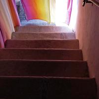Rideau et escalier par Hugues Joudrain